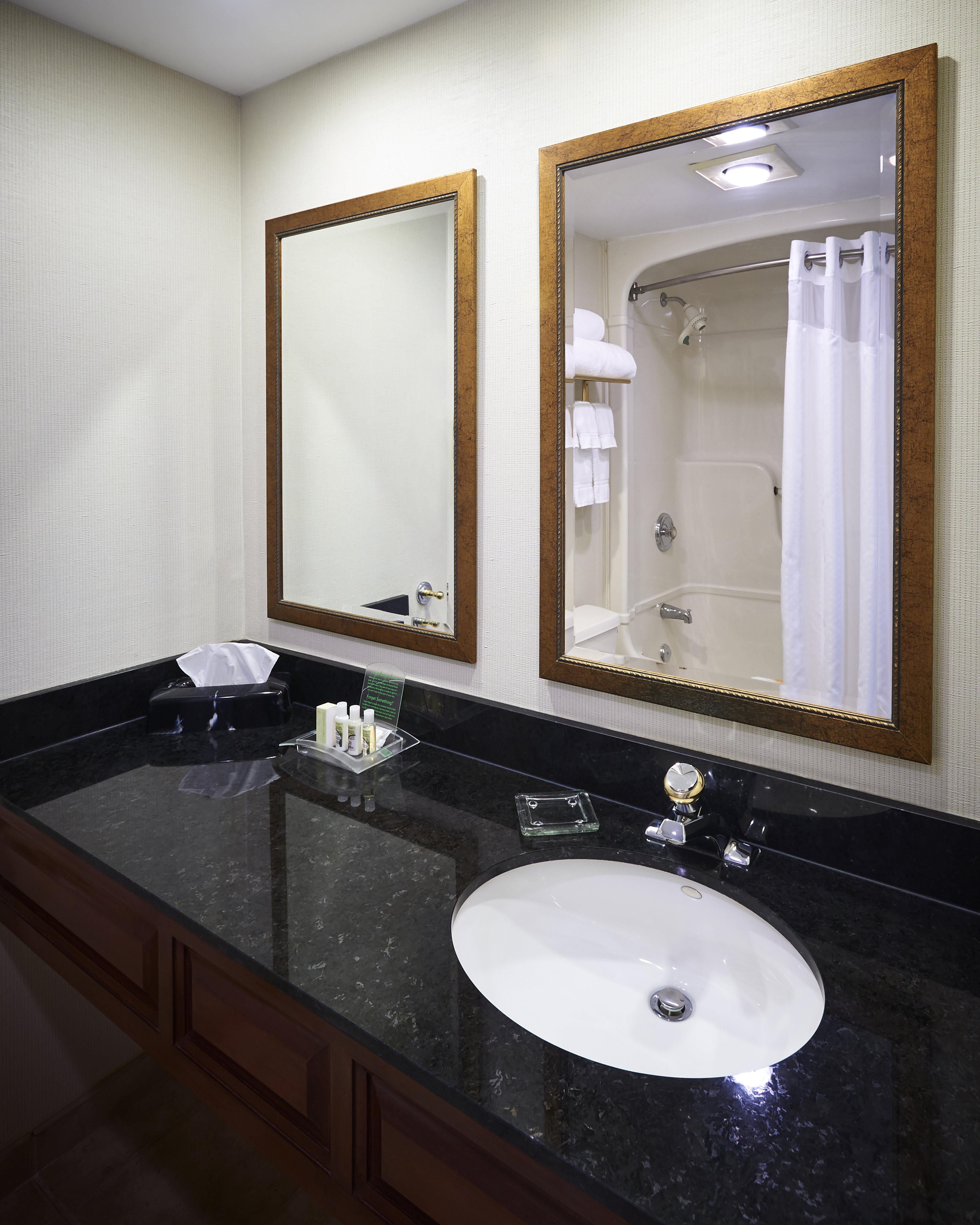 Holiday Inn & Suites Oakville At Bronte By Ihg Exterior photo