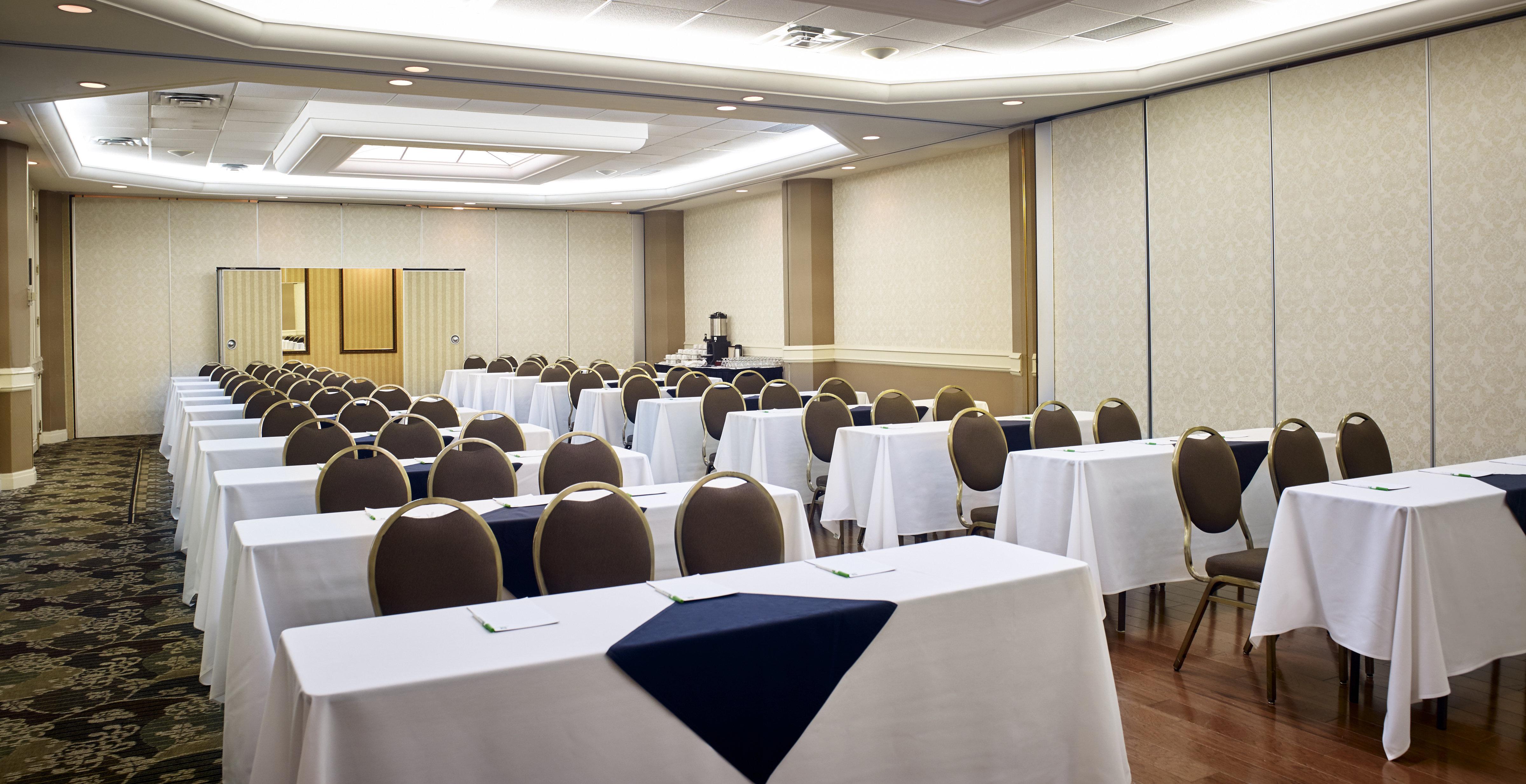 Holiday Inn & Suites Oakville At Bronte By Ihg Exterior photo