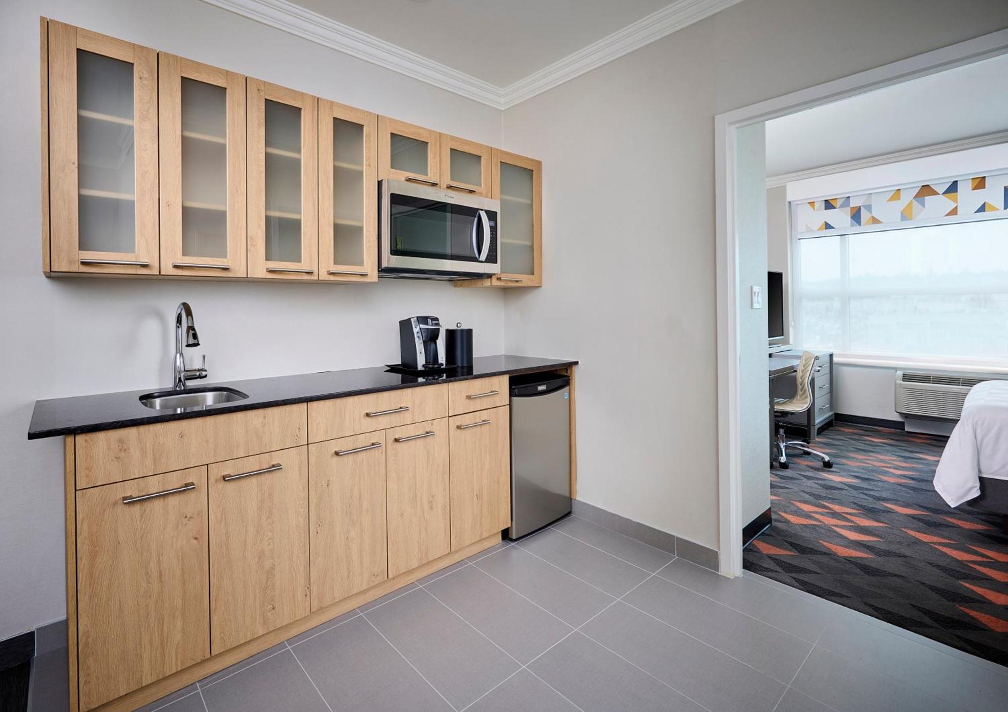Holiday Inn & Suites Oakville At Bronte By Ihg Exterior photo