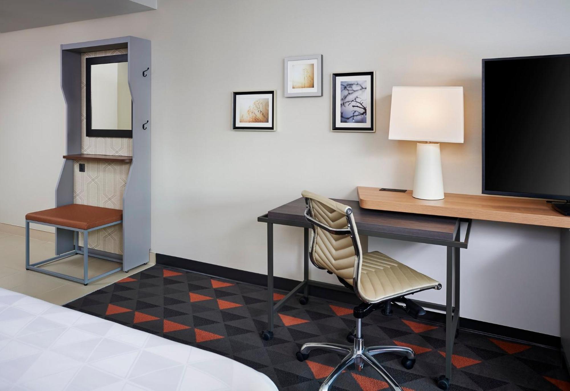 Holiday Inn & Suites Oakville At Bronte By Ihg Exterior photo